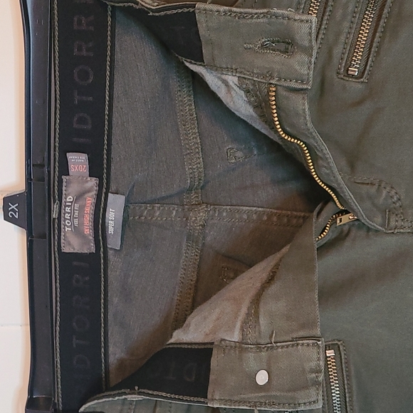 Torrid army green skinny Jeans - Picture 5 of 6